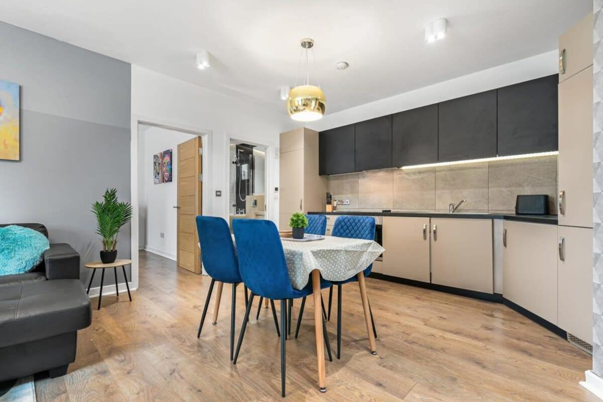 Spacious 1 Bedroom Apartment In Central Уокинг Экстерьер фото