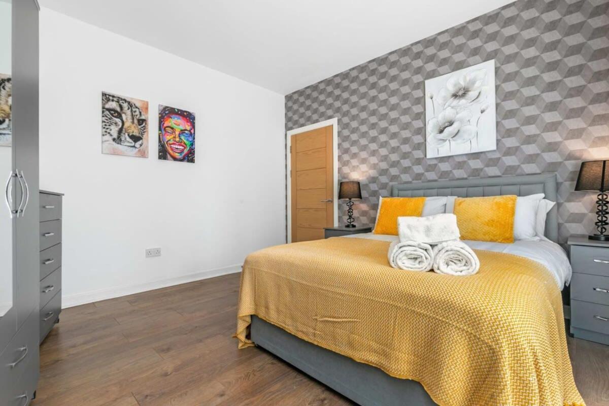 Spacious 1 Bedroom Apartment In Central Уокинг Экстерьер фото